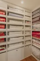 펜트하우스 맞춤형 빌트인 린넨 수납장 인테리어